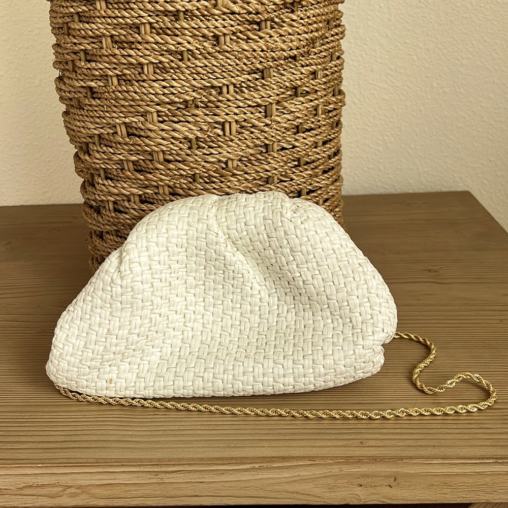Bailey Woven Raffia Clutch-On-Chain - white
Loeffler Randall